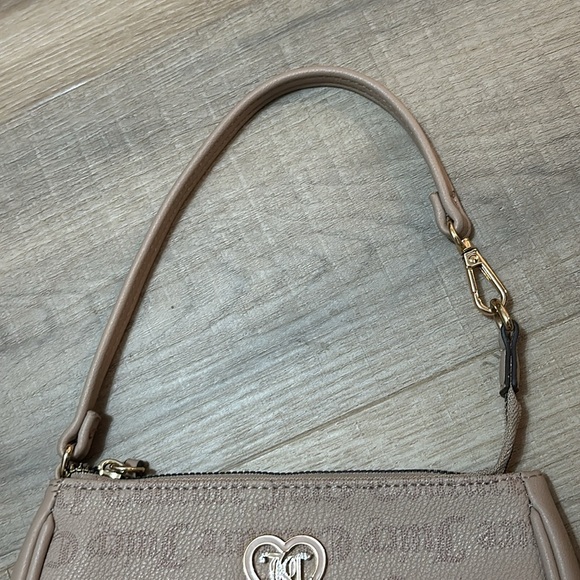 Juicy Couture Flawless Mini tan Wristlet Purse new without tags - Picture 3 of 12